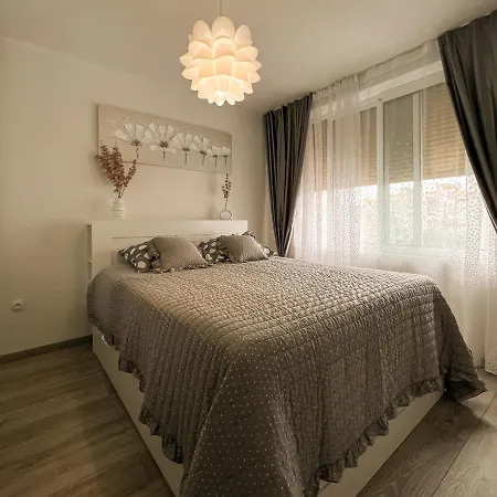 Designer Mavi Centre Close To Apartment Split